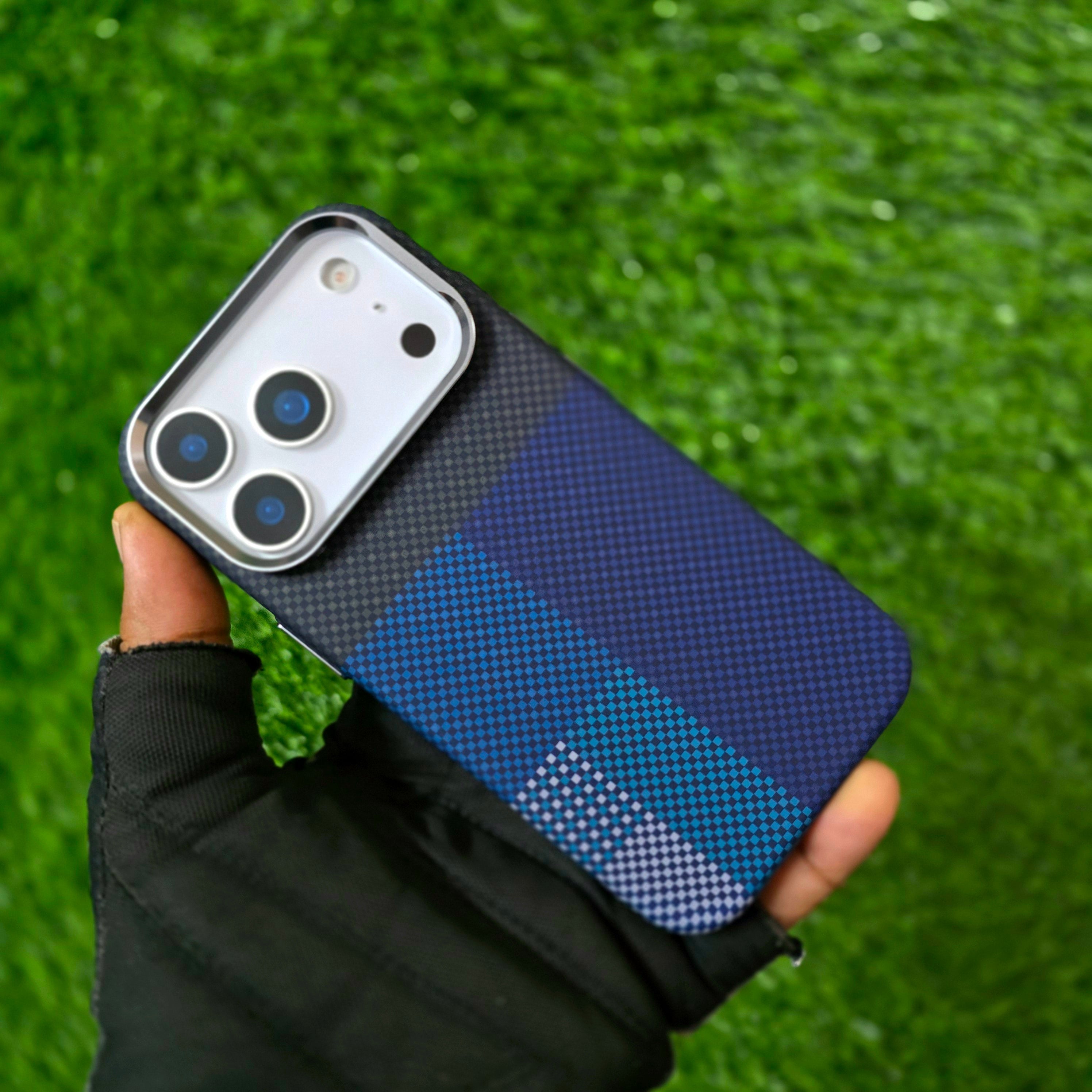 iPhone 17 Pro Max Aramid Carbon Fiber Texture 0.8mm Thin Cover with Magsafe - Black